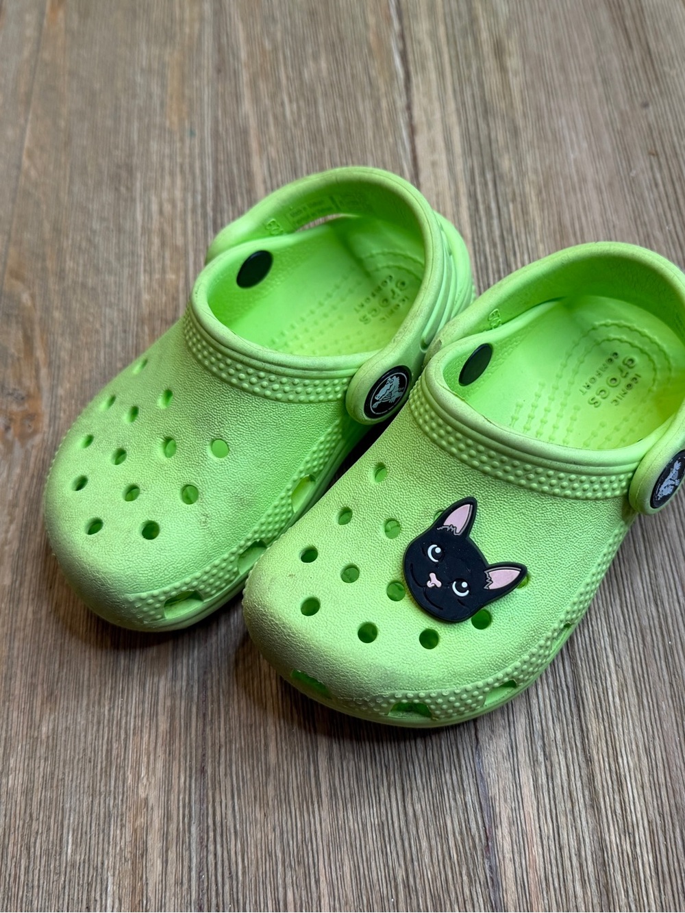 CROCS Kids Neon Green Clog Shoes with Cat Charm size C6